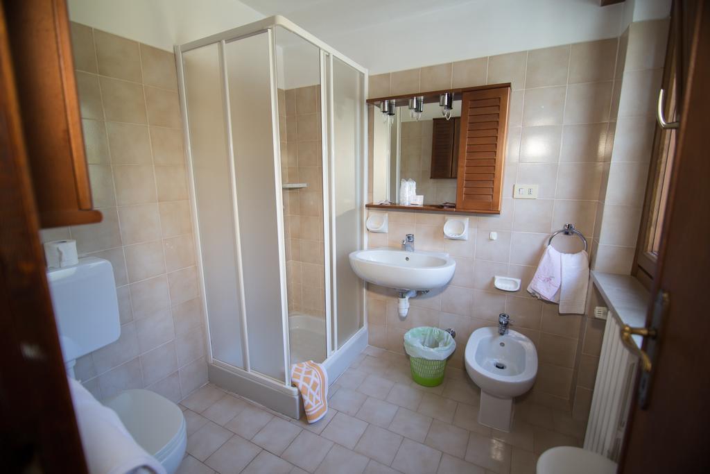 Hotel Edelweiss Лимоне Пиемонте Стая снимка